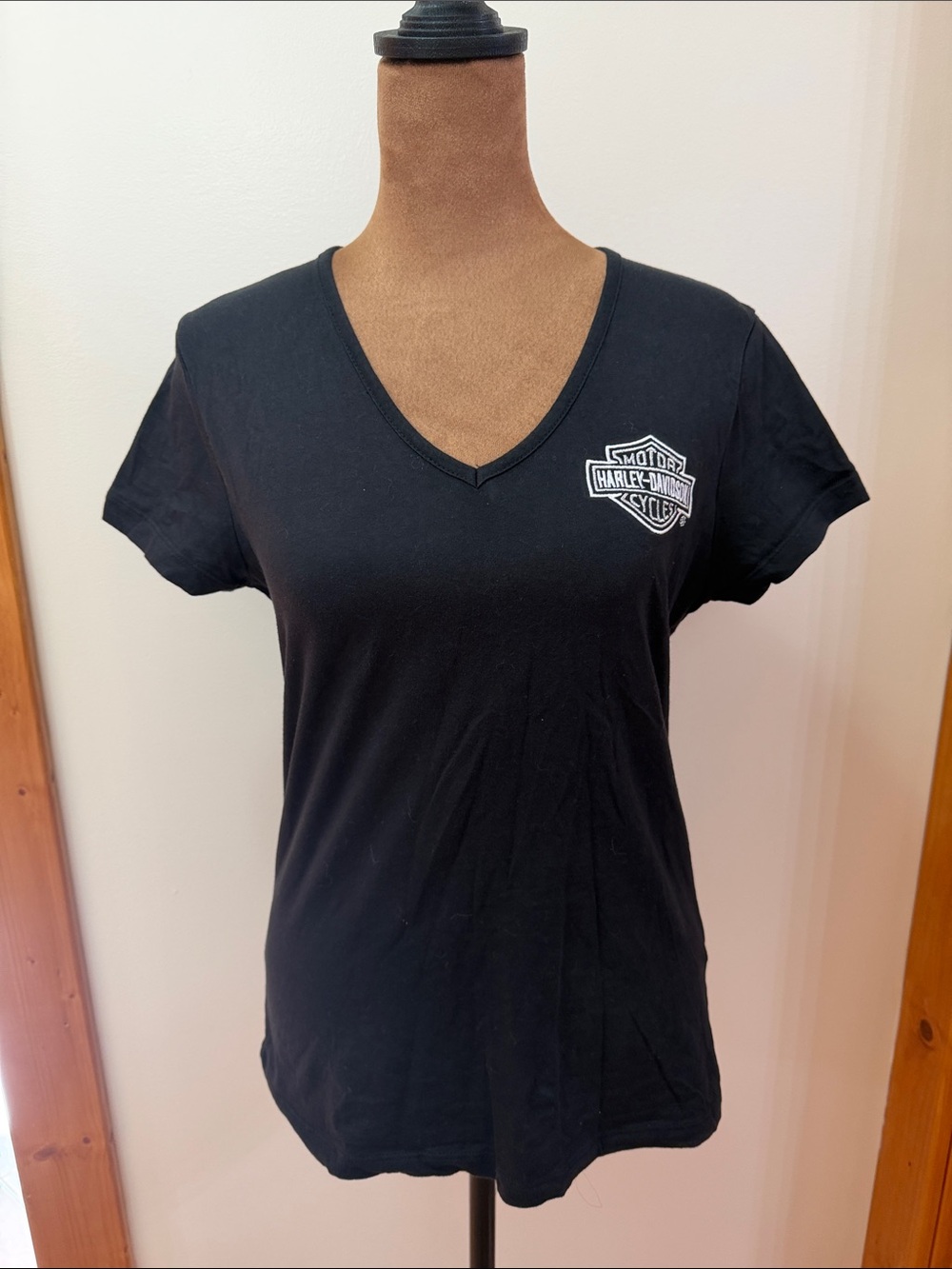 Harley-Davidson Black Short Sleeve V-Neck Tee with Back Cutouts. Size Small NWOT